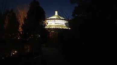 旅行景色公园夜景拍摄视频视频的预览图